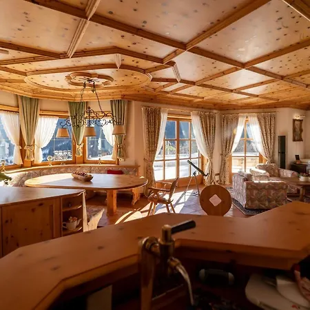 Villa Lush And Spacious With Indoor Pool And Wellness - Seven Bedroom