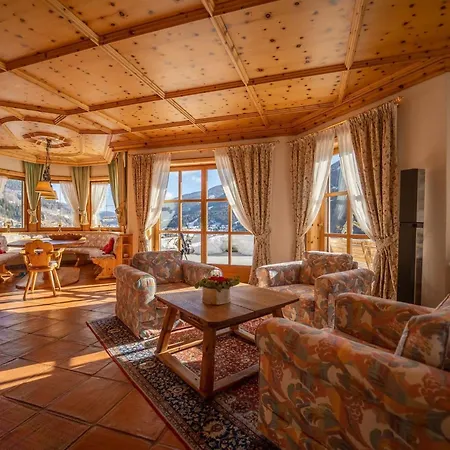 Villa Lush And Spacious With Indoor Pool And Wellness - Seven Bedroom *