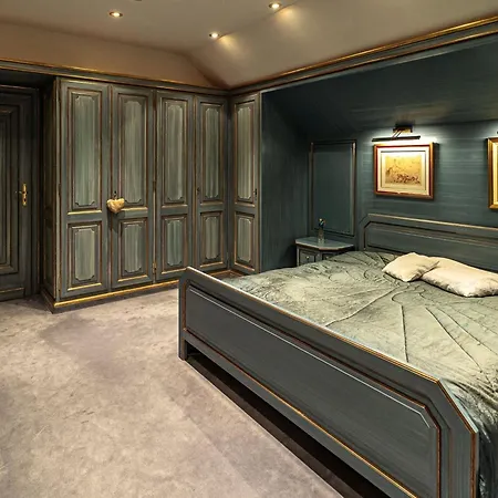 Lush And Spacious With Indoor Pool And Wellness - Seven Bedroom Вилла *