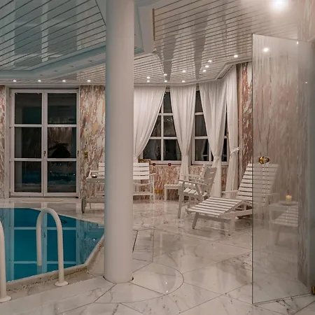 Вилла Lush And Spacious With Indoor Pool And Wellness - Seven Bedroom *