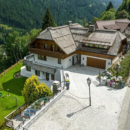 Lush And Spacious With Indoor Pool And Wellness - Seven Bedroom *