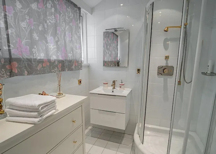 别墅 Bad Kleinkirchheim Lush And Spacious With Indoor Pool And Wellness - Seven Bedroom *