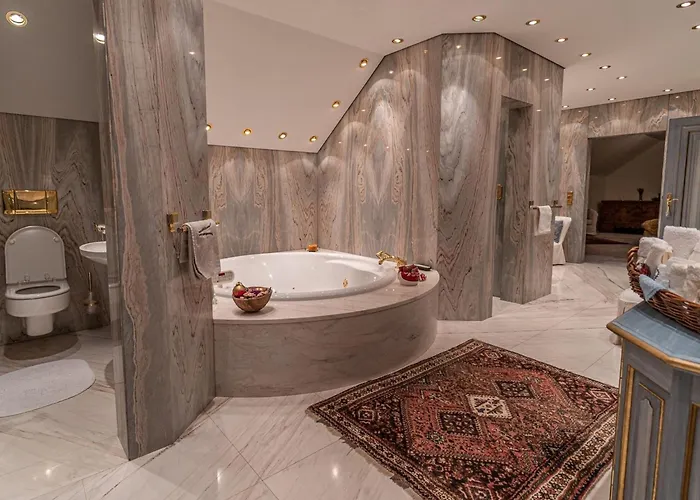 Lush And Spacious With Indoor Pool And Wellness - Seven Bedroom Villa