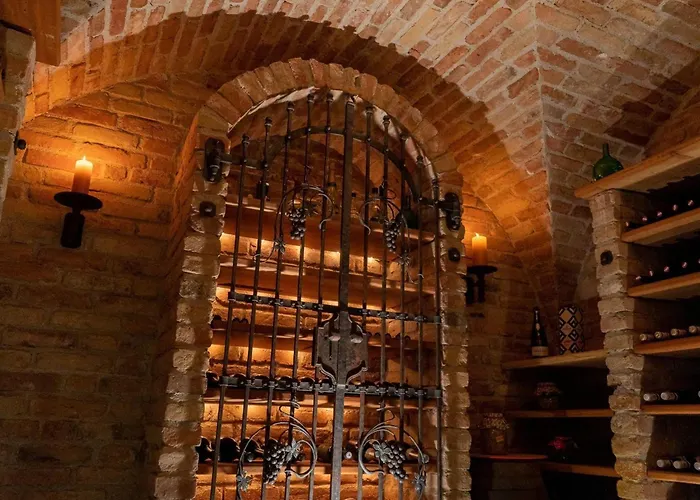 Lush And Spacious With Indoor Pool And Wellness - Seven Bedroom