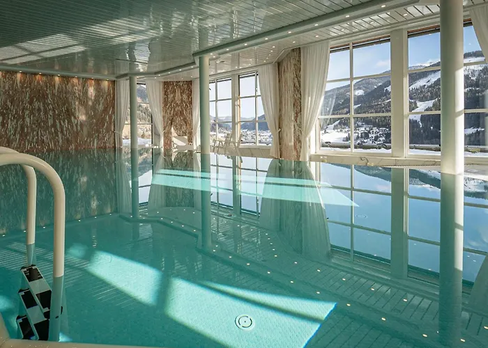 Lush And Spacious With Indoor Pool And Wellness - Seven Bedroom